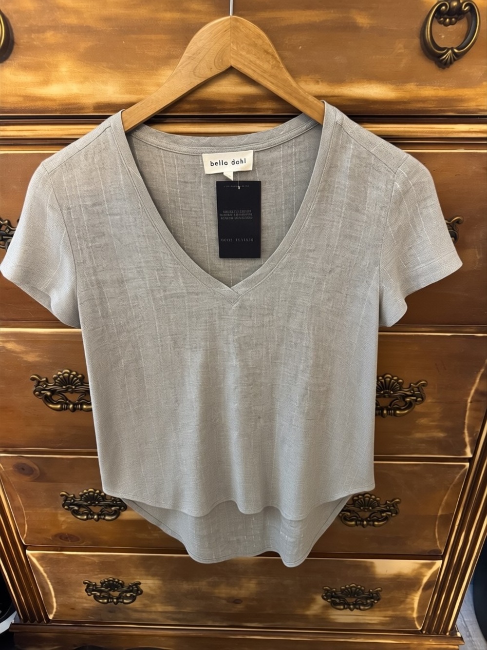 Bella Dahl Light Gray/Silver Metallic V-Neck Short Sleeve Top